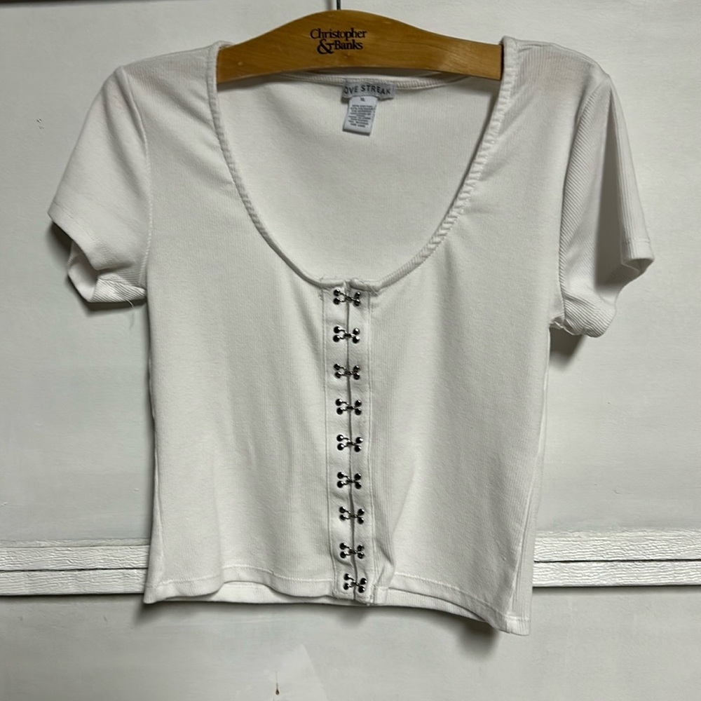 Multiple front clasped Tshirt blouse